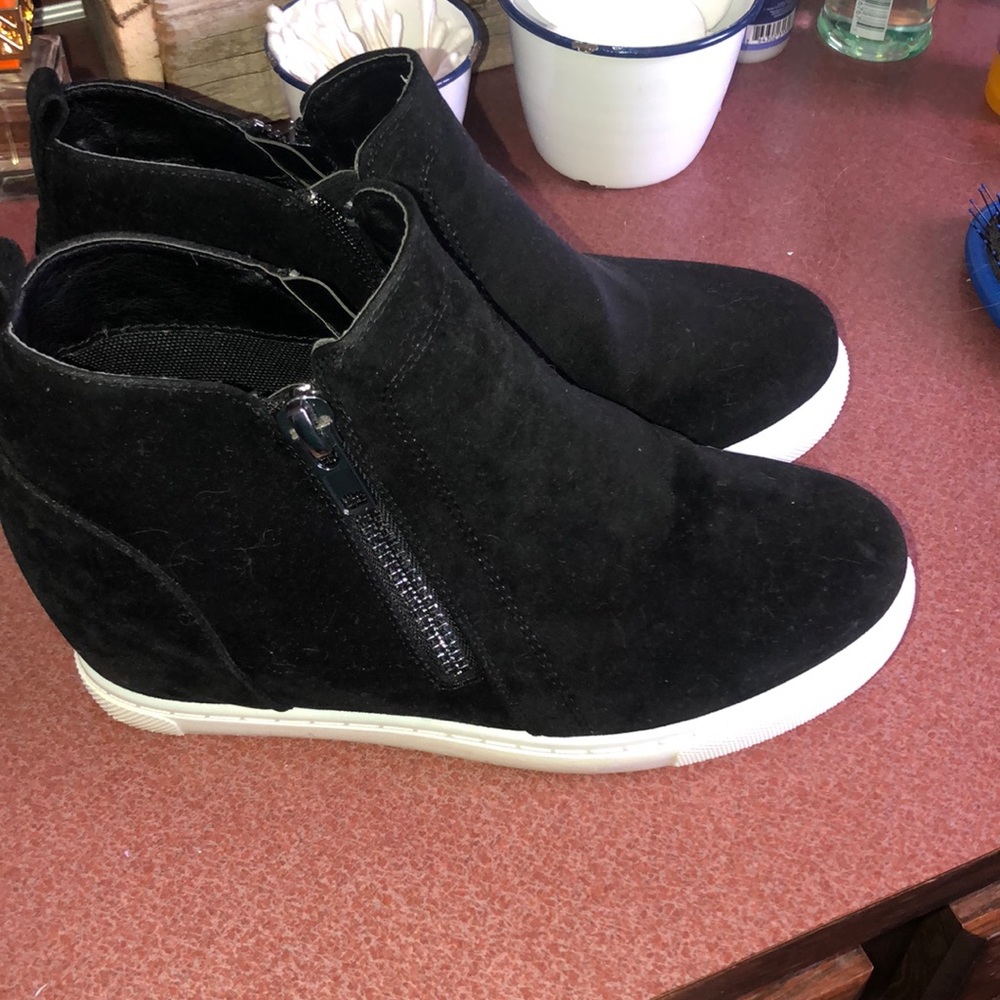 women's size 9!!! So cute!!